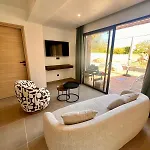 Maison Di Fiori, Location Neuve Avec Piscine