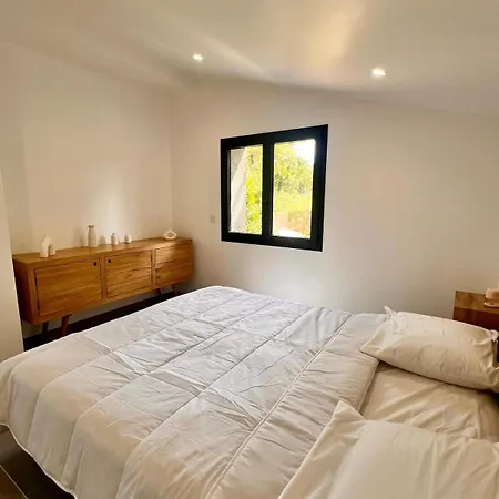 Hébergement de vacances Maison Di Fiori, Location Neuve Avec Piscine *