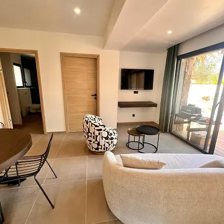 Maison Di Fiori, Location Neuve Avec Piscine Порто-Веккьо