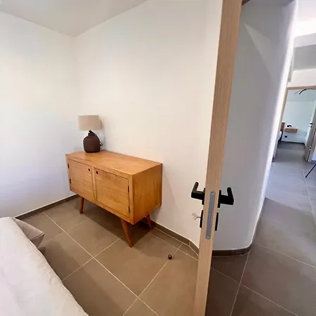 Maison Di Fiori, Location Neuve Avec Piscine