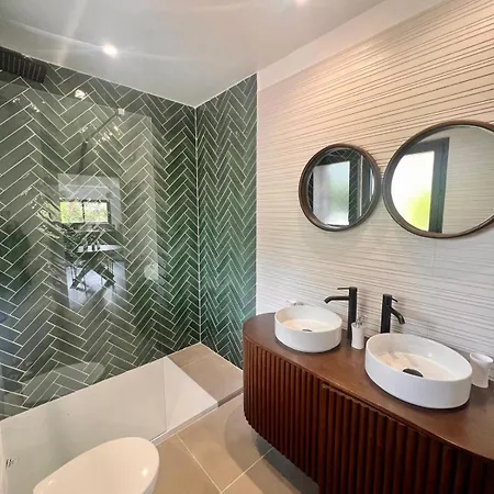 Maison Di Fiori, Location Neuve Avec Piscine * Порто-Веккьо