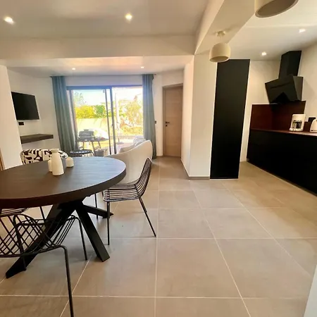 Maison Di Fiori, Location Neuve Avec Piscine Feriehus