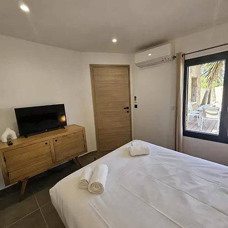 Maison Di Fiori, Location Neuve Avec Piscine Порто-Веккьо