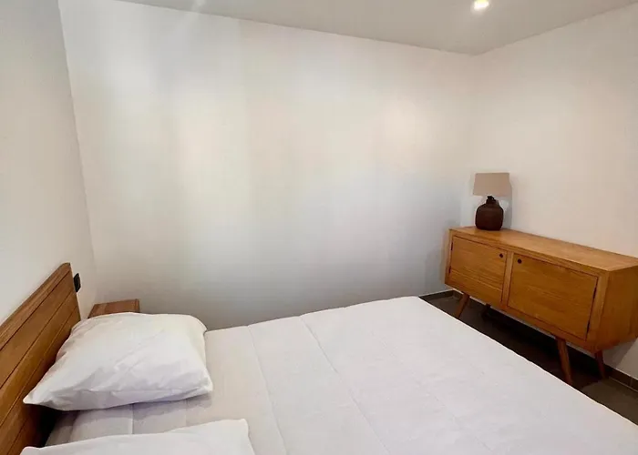 Maison Di Fiori, Location Neuve Avec Piscine