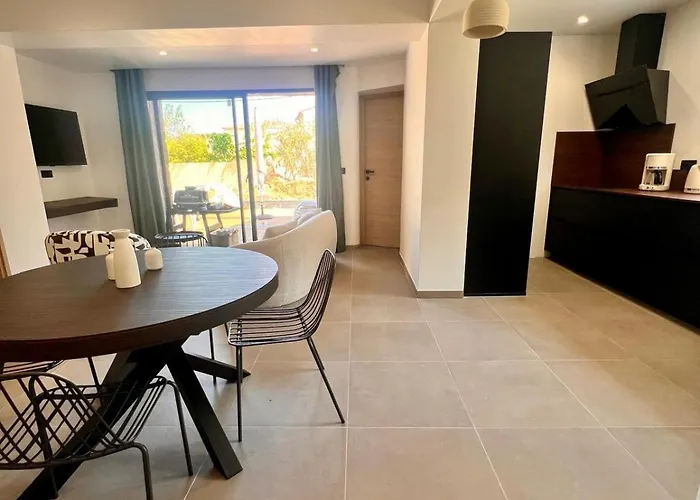 Maison Di Fiori, Location Neuve Avec Piscine Feriehus