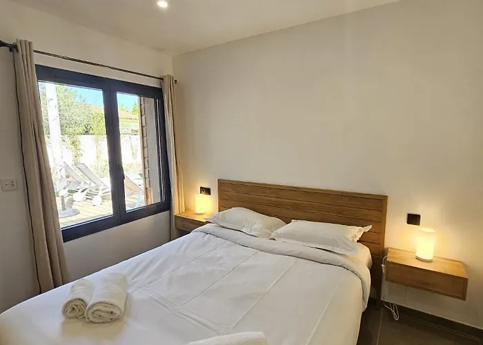 Maison Di Fiori, Location Neuve Avec Piscine Feriehus